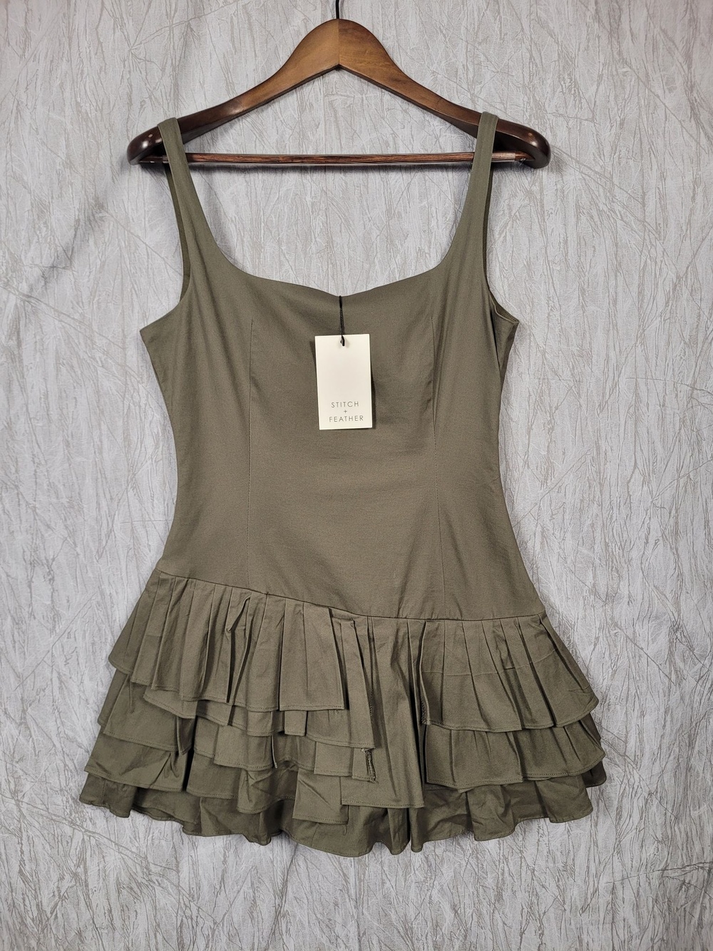 Stitch + Feather Romper Womens Large Olive Pleated Skirt Sleeveless One Piece
